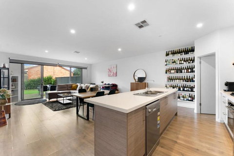 Mellow&Modernized Townhouse-3Beds-Quiet-Anzac Hwy - Accommodation Guide 3