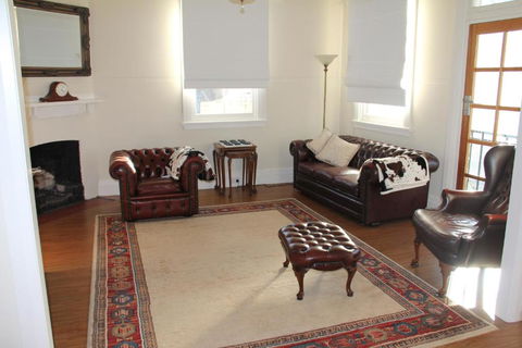 Mentor Chambers Apartment Bed & Breakfast - Accommodation Guide 0