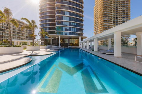 Meriton Suites Surfers Paradise - Accommodation Guide 1