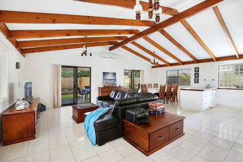 Michael Street 39 Golden Beach - Accommodation Asia 3