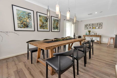 Mid Century 4 Bedroom Getaway In Barossa Vineyard - Accommodation Asia 2