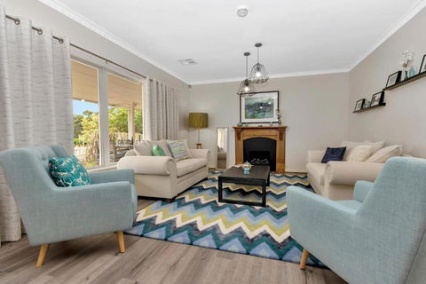 Mid Century 4 Bedroom Getaway In Barossa Vineyard - Accommodation Asia 0