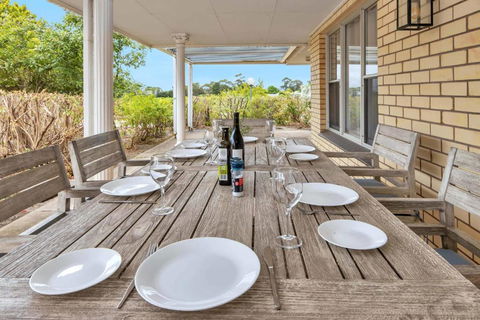 Mid Century 4 Bedroom Getaway In Barossa Vineyard - Accommodation Asia 3