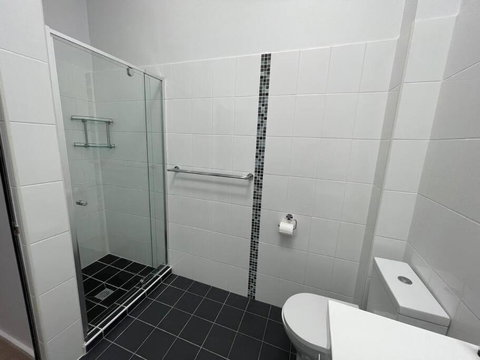Modern 2 Bedroom Warehouse Conversion - Accommodation Guide 2