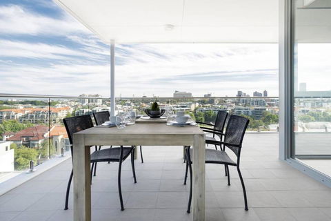 Minimalist Penthouse Condo With Skyline Vistas - Accommodation Guide 0