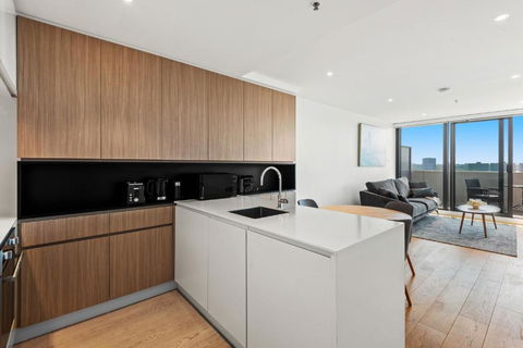 Modern 1-Bed & City Views, Steps From Racecourse - Accommodation Asia 2