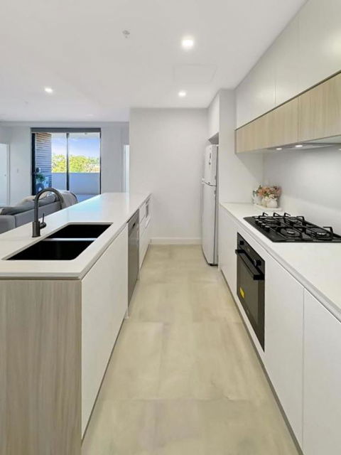 Modern 2BR Suite With Balcony & Parking Near Airport - Accommodation Guide 1