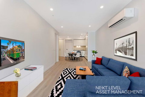 Modern Apartment On Courtney-02594 - Accommodation Asia 0