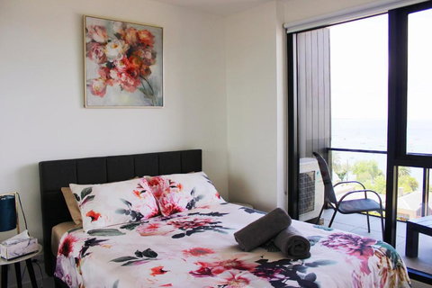 Modern Apartment With Water View In Geelong - Accommodation Asia 3