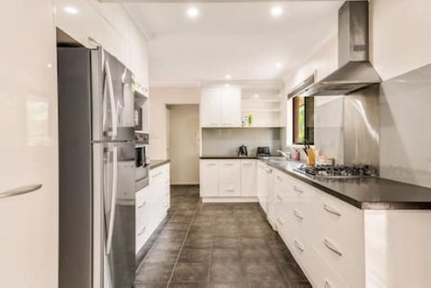 Modern Comfort Retreat 4Bed Cozy Haven W Pool - Accommodation Guide 3