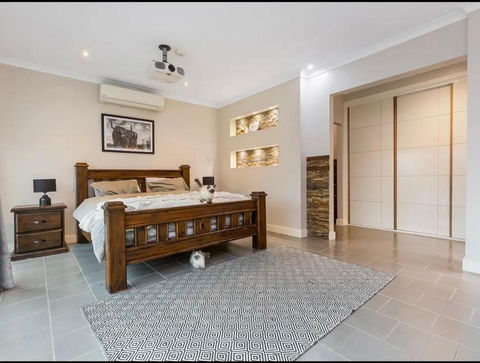 Modern Family Home With Pool - Accommodation Asia 2