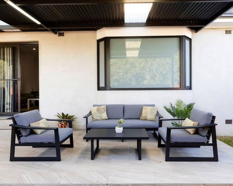 Modern Home In The Heart Of Bankstown - Accommodation Asia 1