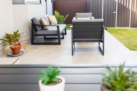 Modern Home In The Heart Of Bankstown - Accommodation Asia 2
