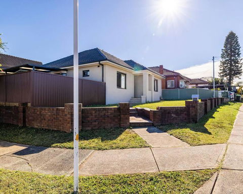 Modern Home In The Heart Of Bankstown - Accommodation Asia 3