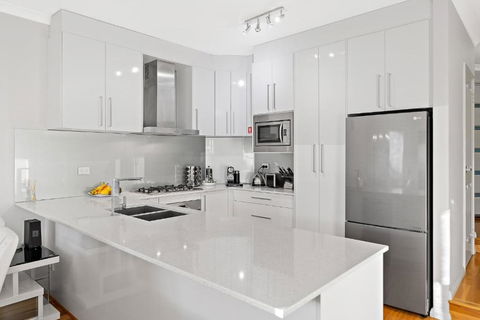 Modern Scarborough Townhouse - Accommodation Asia 3