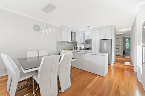 Modern Scarborough Townhouse - Accommodation Asia 0