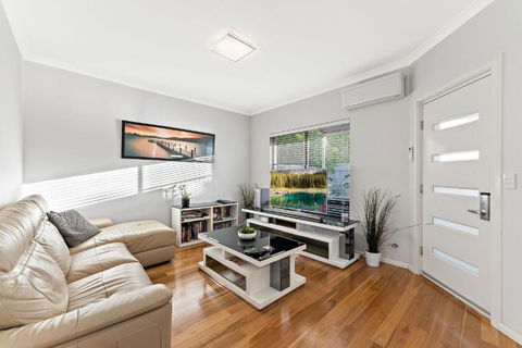 Modern Scarborough Townhouse - Accommodation Asia 1