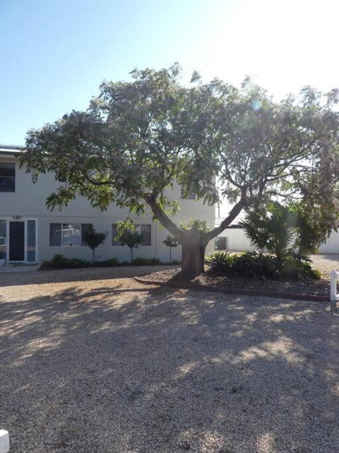 Moonta Bay Stylish Large Home 3 Min Walk From Beach And Jetty - Accommodation Asia 0