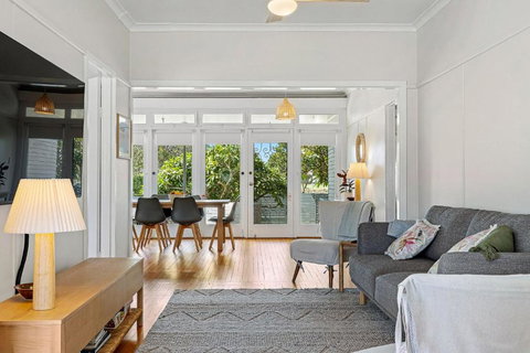 Narooma Lighthouse Cottage - 74 Princes Highway Narooma - Accommodation China 0