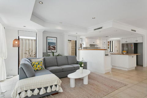 Newly Renovated Home Steps From Sorrento Beach - Accommodation Asia 1