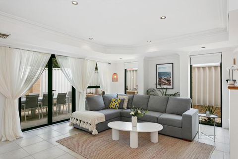 Newly Renovated Home Steps From Sorrento Beach - Accommodation Asia 0