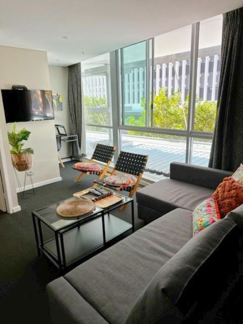 NEW Exquistely Furnished 2 Bedroom Apartment - Accommodation Asia 1