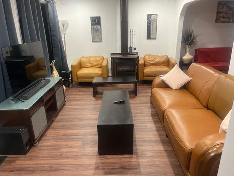 Newly Renovated House Near Melbourne Airport - Accommodation Asia 3