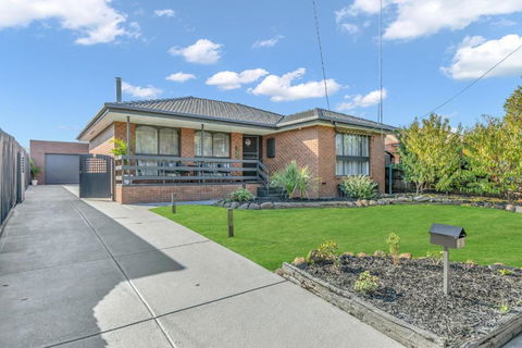 Newly Renovated House Near Melbourne Airport - Accommodation Asia 0