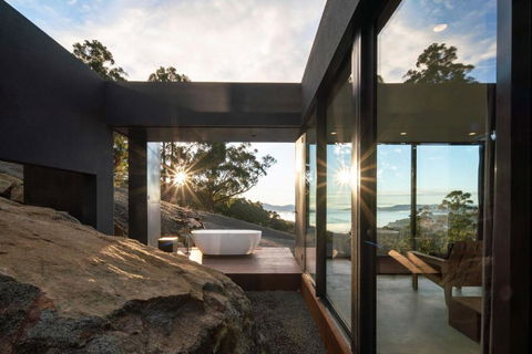 Mountain Top Snug, Studio Itas - Accommodation Asia 1