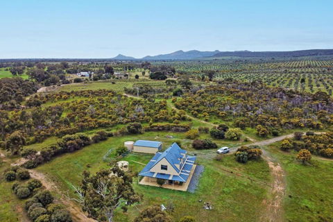 Morningside Farm House With Mountian Views... - Accommodation Asia 1