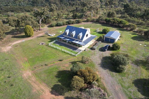Morningside Farm House With Mountian Views... - Accommodation Asia 0