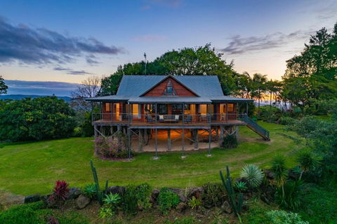 Mountain Retreat With Ocean Views And Fireplace - Accommodation Asia 0