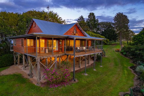 Mountain Retreat With Ocean Views And Fireplace - Accommodation Asia 3