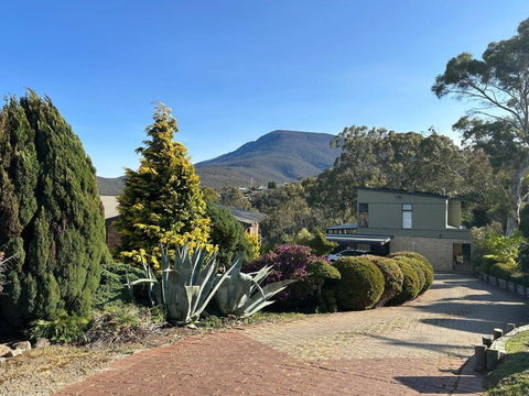 Mountains And Treetops Retreat - Nature Getaway - Accommodation Guide 0