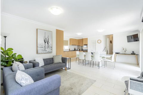 Mt Hawthorn Family Home - EXECUTIVE ESCAPES - Accommodation Asia 1