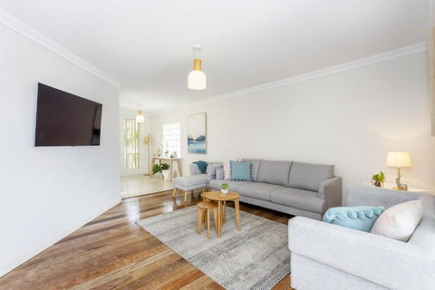Mt Hawthorn Family Home - EXECUTIVE ESCAPES - Accommodation Asia 2