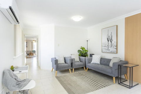 Mt Hawthorn Family Home - EXECUTIVE ESCAPES - Accommodation Asia 3