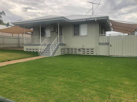 Mt Isa - Emerald Gem 3 Bedroom Home QUIET AREA - Accommodation Asia 0