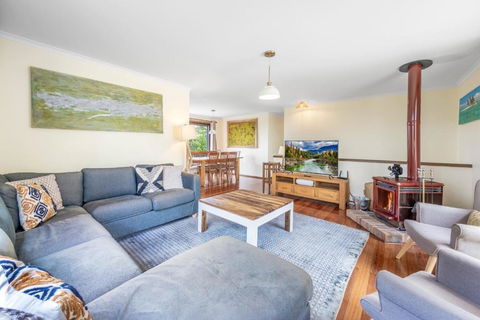 Narrow Neck Retreat - Accommodation Asia 2