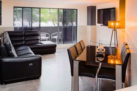 Nautilos On The Harbour - Accommodation Guide 2