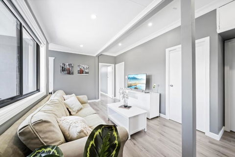 New 2 Bedroom House 500m To Mall With Free Parking - Accommodation Asia 1