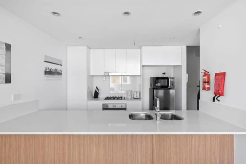 NEW 3BR Apt In Kingsgrove Sleeps 7 - Accommodation Asia 2