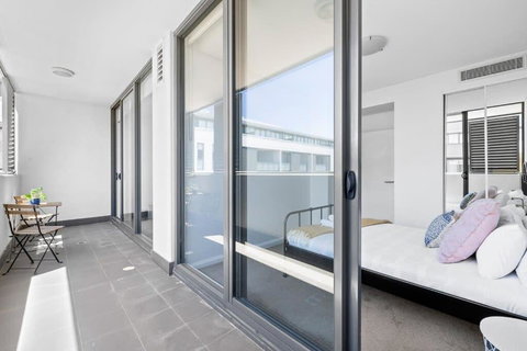 NEW 3BR Apt In Kingsgrove Sleeps 7 - Accommodation Asia 1