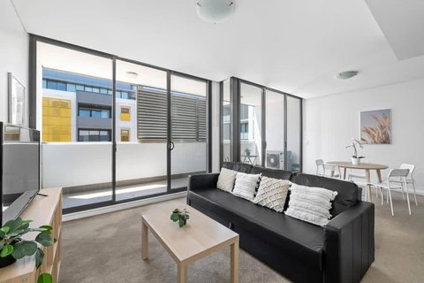 NEW 3BR Apt In Kingsgrove Sleeps 7 - Accommodation Asia 3