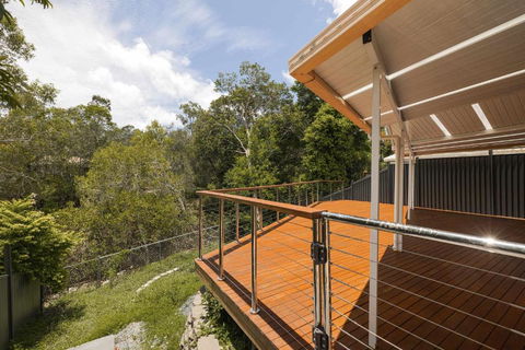 NEW 3BR Serene Creekside Retreat In Helensvale - Accommodation Guide 0