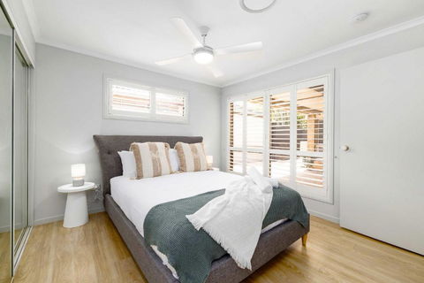 NEW 3BR Serene Creekside Retreat In Helensvale - Accommodation Guide 1