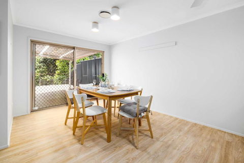 NEW 3BR Serene Creekside Retreat In Helensvale - Accommodation Guide 3