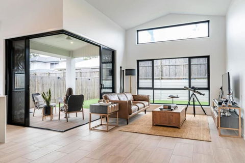 New Designer Built Boutique Holiday Home Heathwood - Accommodation Asia 1