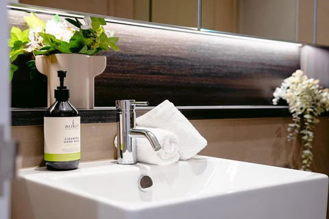 NEW Waterfront Living With Sublime Views 2B1B - Accommodation Asia 2