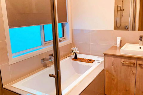 Newly Built Charming 4 BR House In Berwick Whole House - Accommodation Asia 3